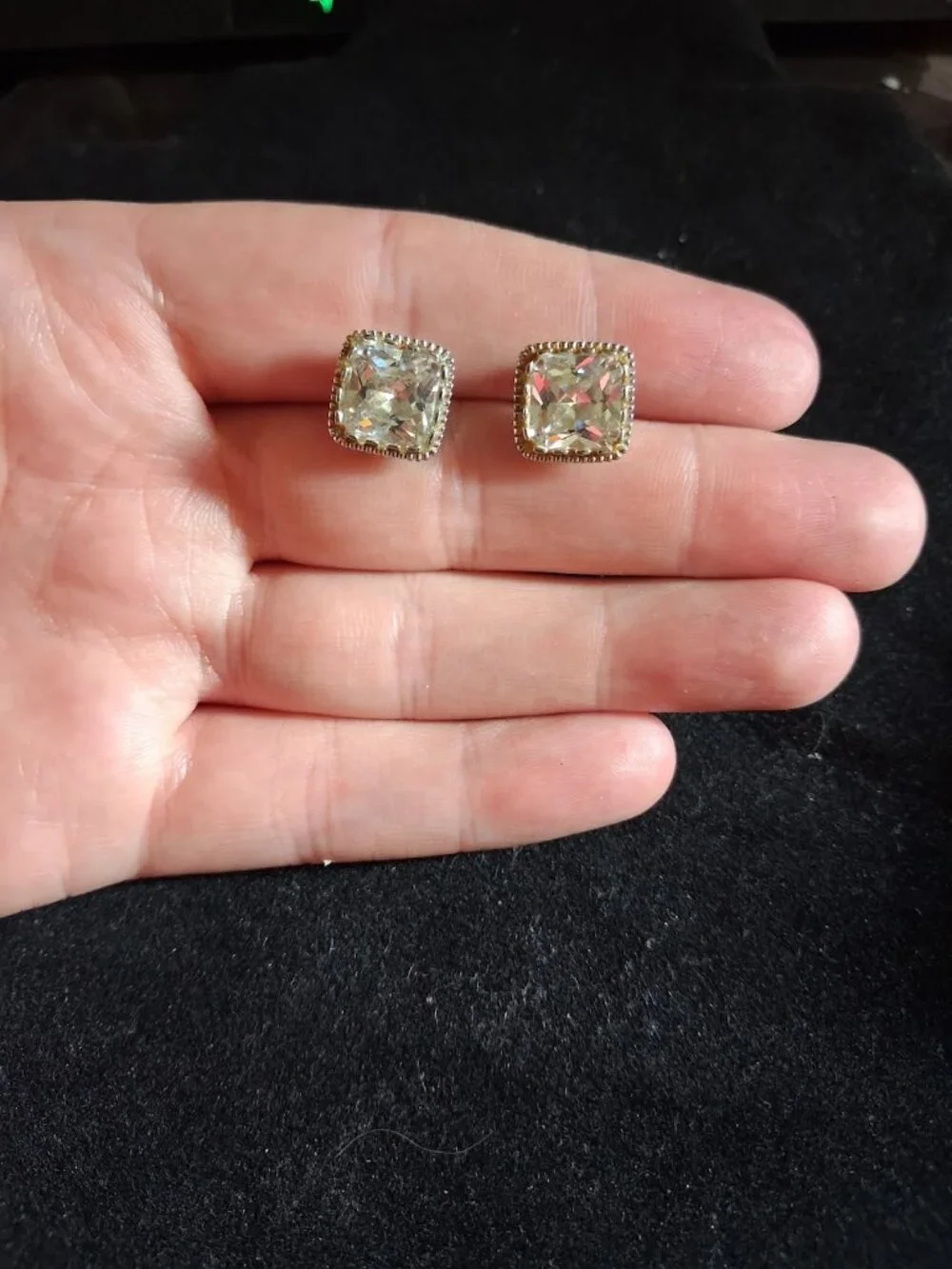 Square stud earrings